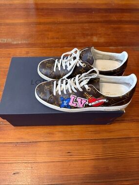 Authentic Louis Vuitton Brown Monogram Low-Top Black Heart Sneakers size 39